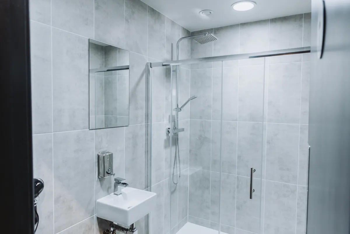 Private shower and changing facilities at GYMPODS Putney
